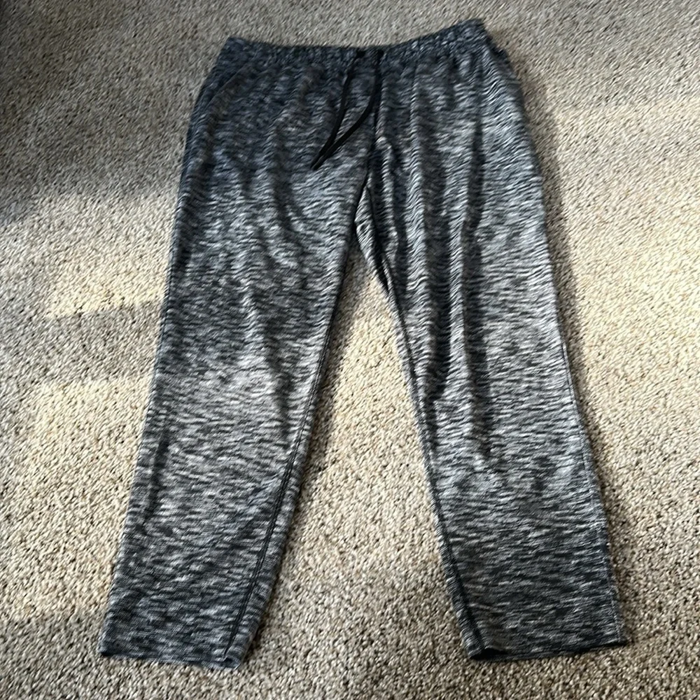LULULEMON Jet Crop Slim Size 8 Static White, EEUC - Picture 4 of 8